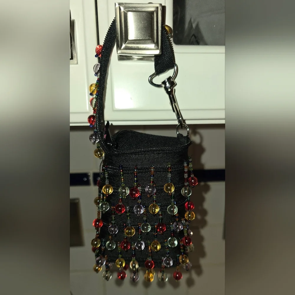 ADORABLE Beaded Small Zipper Bag - Picture 4 of 9